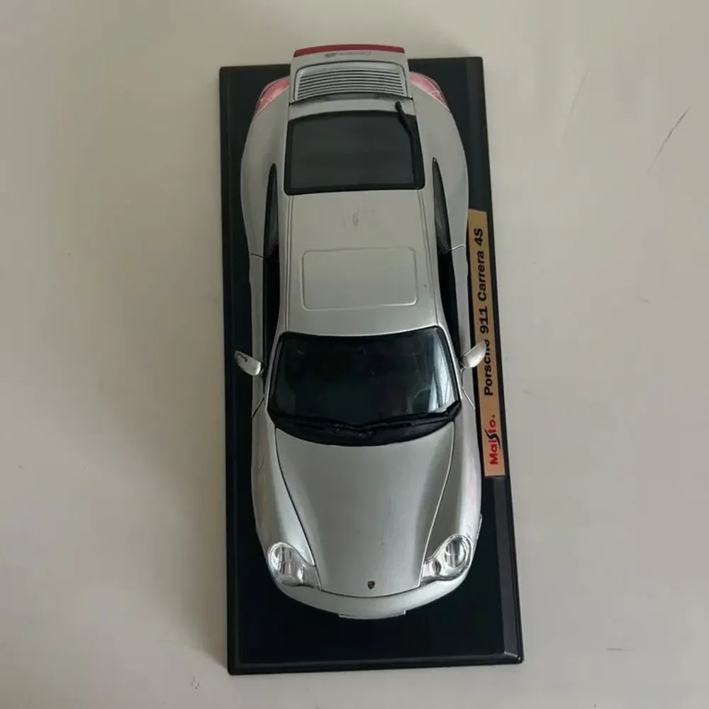 Maisto Porsche 911 Carrera 4S 1:18 Scale Diecast Model Car Silver Vintage 1998